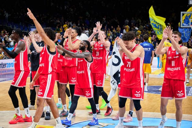 Bamberg Baskets Celebrate Victory, GER, ALBA Berlin vs. BMA 365 Bamberg Baskets, Men s Basketball, easy Credit BBL, 2026–27 Season, Matchday 4, October 3, 2026 GER, ALBA Berlin vs. BMA 365 Bamberg Baskets, Men s Basketball, easyCredit BBL, 2026–27 Season, Matchday 4, October 3, 2026 Berlin Copyright: xClaudiusxRauch,xEibner-Pressefotox xClaudiusxRauchx EP_CRH