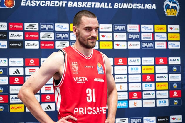 Bamberg Baskets Celebrate Victory; Daniel Keppeler of Bamberg Baskets, 31, in an Interview; GER; ALBA Berlin vs. BMA 365 Bamberg Baskets; Men s Basketball; easy Credit BBL; 2026–27 Season; Matchday 4, October 3, 2026 GER, ALBA Berlin vs. BMA 365 Bamberg Baskets, Men s Basketball, easyCredit BBL, 2026–27 Season, Matchday 4, October 3, 2026 Berlin Copyright: xClaudiusxRauch,xEibner-Pressefotox xClaudiusxRauchx EP_CRH