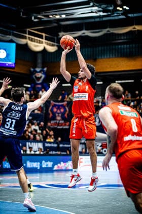 BB 1BL Men s Syntainics MBC vs. Ratiopharm Ulm: Adam Atamna of Ratiopharm Ulm during the 2026–2027 season in the 1 EasyCredit Bundesliga on Matchday 4 between Syntainics MBC and Ratiopharm Ulm at the Stadthalle Weissenfels on October 3 October 2026 in Weissenfels, Saxony-Anhalt, Germany