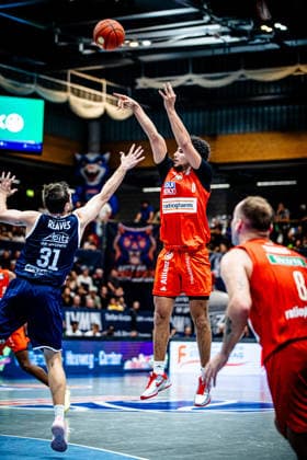 BB 1BL Men s Syntainics MBC vs. Ratiopharm Ulm: Adam Atamna of Ratiopharm Ulm during the 2026–2027 season in the 1 EasyCredit Bundesliga on Matchday 4 between Syntainics MBC and Ratiopharm Ulm at the Stadthalle Weissenfels on October 3 October 2026 in Weissenfels, Saxony-Anhalt, Germany