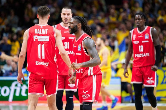 Richard Balint (Bamberg Baskets), 11, and Jordan Jones (Bamberg Baskets), 04, celebrate their victory, GER, ALBA Berlin vs. BMA 365 Bamberg Baskets, Men s Basketball, easy Credit BBL, 2026–27 Season, Matchday 4, October 3, 2026, GER, ALBA Berlin vs. BMA 365 Bamberg Baskets, Men s Basketball, easyCredit BBL, 2026–27 Season, Matchday 4, October 3, 2026, Berlin Copyright: xClaudiusxRauch,xEibner-Pressefotox xClaudiusxRauchx EP_CRH