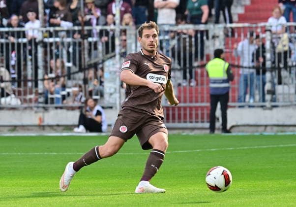 October 3, 2026, GER Soccer, Men, Bundesliga, Friendly Match, 2026–2027 Season, Hamburg, FC St. Pauli vs. Borussia Mönchengladbach, Individual Play, Landscape Orientation, Lars Ritzka, Pauli 21. DFB and DFL regulations prohibit any use of photographs as image sequences and or quasi-video. Hamburg, Millerntorstadion, Hamburg, Germany Copyright: xnordphotoxGmbH xWitkex