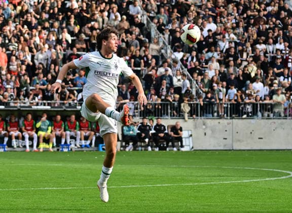 October 3, 2026, GER Soccer, Men, Bundesliga, Friendly Match, 2026–2027 Season, Hamburg, FC St. Pauli vs. Borussia Mönchengladbach, Individual Play, Landscape Orientation, Philipp Sander, BMG Gladbach 16. DFB and DFL regulations prohibit any use of photographs as image sequences and or quasi-video. Hamburg, Millerntorstadion, Hamburg, Germany Copyright: xnordphotoxGmbH xWitkex