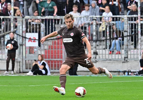 October 3, 2026, GER Soccer, Men, Bundesliga, Friendly Match, 2026–2027 Season, Hamburg, FC St. Pauli vs. Borussia Mönchengladbach, Individual Play, Landscape Orientation, Lars Ritzka, Pauli 21. DFB and DFL regulations prohibit any use of photographs as image sequences and or quasi-video. Hamburg, Millerntorstadion, Hamburg, Germany Copyright: xnordphotoxGmbH xWitkex