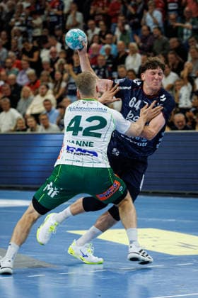 Opel HBL SG Flensburg Handewitt vs. FRISCH AUF Göppingen, October 3, 2026, Lasse Kjaer Moller, No. 64, SG Flensburg Handewitt vs. Martin Hanne No. 42, Frisch auf Göppingen Opel HBL SG Flensburg Handewitt vs. FRISCH AUF Göppingen, GGW Arena on October 3, 2026 Copyright: xBEAUTIFULxSPORTS MarioxM.xKobergx