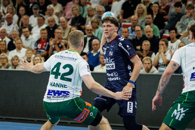 Opel HBL SG Flensburg Handewitt vs. FRISCH AUF Göppingen, October 3, 2026, Lasse Kjaer Moller, No. 64, SG Flensburg Handewitt vs. Martin Hanne No. 42, Frisch auf Göppingen Opel HBL SG Flensburg Handewitt vs. FRISCH AUF Göppingen, GGW Arena on October 3, 2026 Copyright: xBEAUTIFULxSPORTS MarioxM.xKobergx