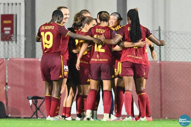 SOCCER - Women s Serie A - AS Roma vs. SS Lazio Women Photo by IPA ABACAPRESS.COM89267263 - The A.S. Roma team celebrates the goal that made the score 3-0 during the Serie A Women s league match between Roma and Lazio, the AS Roma vs. SS Lazio Women match in the Italian Serie A Women s league, held in Rome, Italy, on October 3, 2026 Rome Italy  Copyright: xIPAxSport ABACAx
