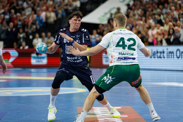 Opel HBL SG Flensburg Handewitt vs. FRISCH AUF Göppingen, October 3, 2026, Lasse Kjaer Moller No. 64, SG Flensburg Handewitt vs. Martin Hanne No. 42, Frisch auf Göppingen Opel HBL SG Flensburg Handewitt vs. FRISCH AUF Göppingen, GGW Arena on October 3, 2026 Copyright: xBEAUTIFULxSPORTS MarioxM.xKobergx