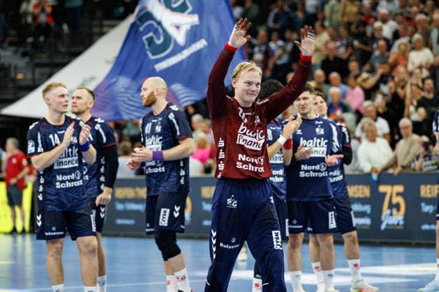 Opel HBL SG Flensburg Handewitt vs. FRISCH AUF Göppingen, October 3, 2026—Celebrations after the victory by Simon Möller, No. 30, SG Flensburg Handewitt Opel HBL SG Flensburg Handewitt vs. FRISCH AUF Göppingen, GGW Arena on October 3, 2026 Copyright: xBEAUTIFULxSPORTS MarioxM.xKobergx