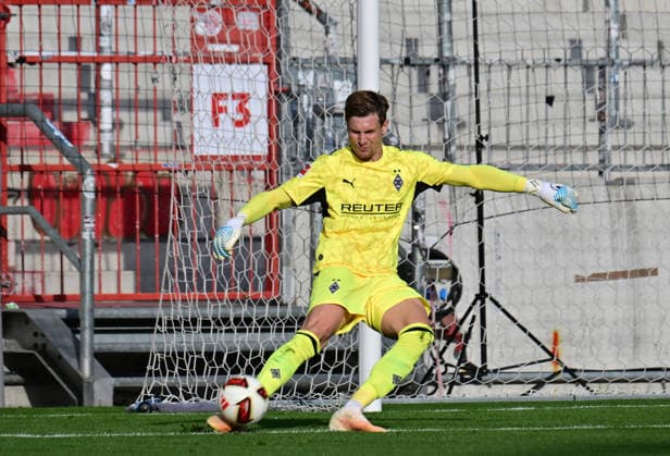 October 3, 2026, GER Soccer, Men, Bundesliga, Friendly Match, 2026–2027 Season, Hamburg, FC St. Pauli vs. Borussia Mönchengladbach, individual play, landscape orientation, goalkeeper Daniel Batz, BMG Gladbach 33. DFB and DFL regulations prohibit any use of photographs as image sequences and or quasi-video. Hamburg, Millerntorstadion, Hamburg, Germany Copyright: xnordphotoxGmbH xWitkex