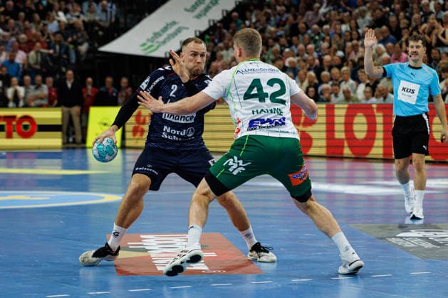Opel HBL SG Flensburg Handewitt vs. FRISCH AUF Göppingen, October 3, 2026, Simon Pytlick No. 02, SG Flensburg Handewitt vs. Martin Hanne No. 42, Frisch auf Göppingen Opel HBL SG Flensburg Handewitt vs. FRISCH AUF Göppingen, GGW Arena on October 3, 2026 Copyright: xBEAUTIFULxSPORTS MarioxM.xKobergx