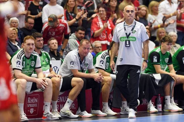 Juan Carlos Pastor Gomez, coach of TSV Hannover Burgdorf, on the sidelines; Lukas Stutzke, TSV Hannover Burgdorf 39 L, GER, MT Melsungen vs. TSV Hannover Burgdorf, handball, 1st Bundesliga, Matchday 7, 2026–2027 season, October 3, 2026, GER, MT Melsungen vs. Hannover Burgdorf, Handball, 1st Bundesliga, Matchday 7, 2026–2027 season, October 3, 2026, Kassel Copyright: xEibner-Pressefotox xRolandxSippelx EP_RSL