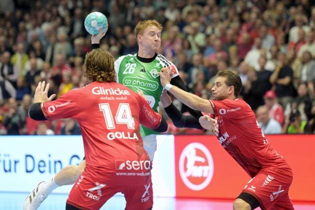 Jonathan Edvardsson, TSV Hannover Burgdorf, 26 (on the ball); Johannes Golla, MT Melsungen, 14 (L); Olle Forsell Schefvert, MT Melsungen, 25 (R); GER, MT Melsungen vs. TSV Hannover Burgdorf, Handball, 1st Bundesliga, Matchday 7, 2026–2027 Season, October 3, 2026, GER, MT Melsungen vs. Hannover Burgdorf, Handball, 1st Bundesliga, Matchday 7, 2026–2027 season, October 3, 2026, Kassel Copyright: xEibner-Pressefotox xRolandxSippelx EP_RSL