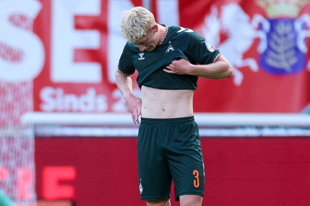 Oskar Wojcik of Werder Bremen looks disappointed during the friendly match between FC Twente Enschede and Werder Bremen at De Grolsch Veste on October 2, 2026, in Enschede, Netherlands Photo by Marco Steinbrenner DeFodi Images Oskar Wojcik Werder Bremen looks dejected during the friendly match between FC Twente Enschede and Werder Bremen at De Grolsch Veste on October 2, 2026, in Enschede, Netherlands. Photo by Marco Steinbrenner, DeFodi Images. Photo by Marco Steinbrenner, DeFodi Images.
