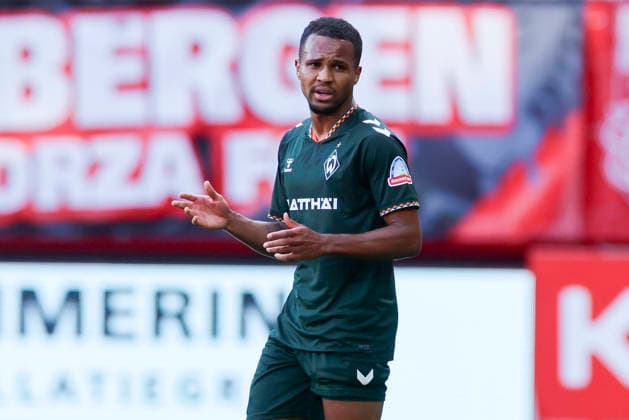 Felix Agu: Werder Bremen looks dejected during the friendly match between FC Twente Enschede and Werder Bremen at De Grolsch Veste on October 2, 2026, in Enschede, Netherlands Photo by Marco Steinbrenner DeFodi Images Felix Agu Werder Bremen looks dejected during the friendly match between FC Twente Enschede and Werder Bremen at De Grolsch Veste on October 2, 2026, in Enschede, Netherlands. Photo by Marco Steinbrenner, DeFodi Images. Photo by Marco Steinbrenner, DeFodi Images.