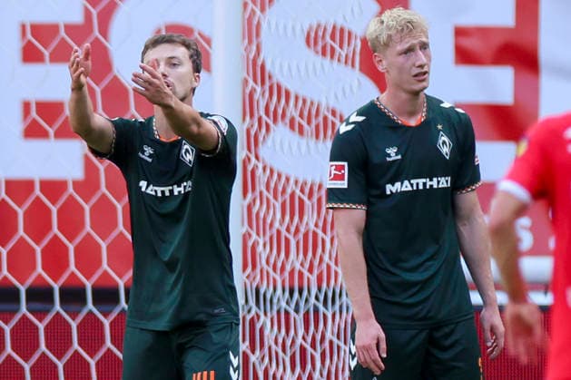 Youri Regeer of Werder Bremen and Oskar Wojcik of Werder Bremen look disappointed during the friendly match between FC Twente Enschede and Werder Bremen at De Grolsch Veste on October 2, 2026, in Enschede, Netherlands Photo by Marco Steinbrenner DeFodi Images Youri Regeer of Werder Bremen and Oskar Wojcik of Werder Bremen look dejected during the friendly match between FC Twente Enschede and Werder Bremen at De Grolsch Veste on October 2, 2026, in Enschede, Netherlands. Photo by Marco Steinbrenner, DeFodi Images. Photo by Marco Steinbrenner, DeFodi Images.