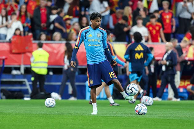 October 3, 2026, Oviedo, Asturias, Spain: Lamine Yamal of Spain warms up during the UEFA Nations League 2026 27 group phase match between Spain and Czech Republic at Carlos Tartiere stadium on October 03, 2026, in Oviedo, Spain. Oviedo Spain - ZUMAa181 20261003_zaa_a181_069 Copyright: xIrinaxR.xHx