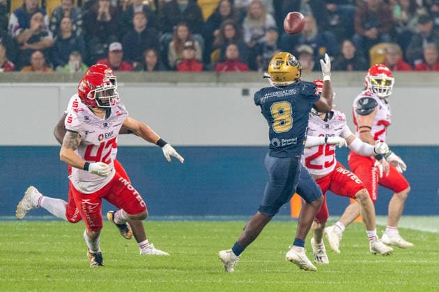 Tofunmi Lala (Dresden Monarchs, 08 Running Back) catches the ball Dresden Monarchs vs Potsdam Royals, American Football, German Football League, Week 22, Championship Game, 2026, 03.10.2026, Dresden Rudolf Harbig Stadion Saxony Germany Copyright: xPFA SebastianxJustx