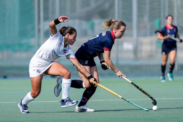 From left: Lucina von der Heyde (MHC), 2, Philine Drumm (BHC), 27, tackle, game scene, duel, tackle, tackling, dynamism, action, 03 10 2026, Mannheim, Germany, hockey, 1st Bundesliga, women’s, Mannheimer HC vs. Berliner HC xozx
