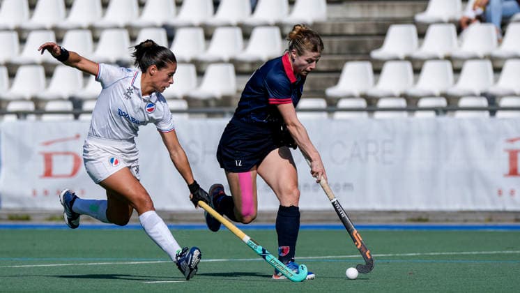 From left: Lucina von der Heyde (MHC), 2; Luzie Franz (BHC), 12; tackle, game scene, duel, tackle, tackling, dynamism, action, 03 10 2026, Mannheim, Germany, hockey, 1st Bundesliga, women’s, Mannheimer HC vs. Berliner HC xozx