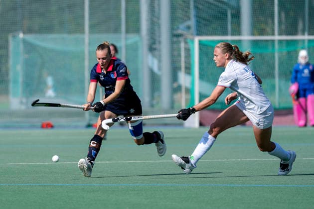 From left: Alessa Volkert (BHC), 7, captain; Ines Wanner (MHC), 12; tackle, game scene, duel, tackle, tackling, dynamism, action, 03 10 2026, Mannheim, Germany, hockey, 1st Bundesliga, women’s, Mannheimer HC vs. Berliner HC xozx