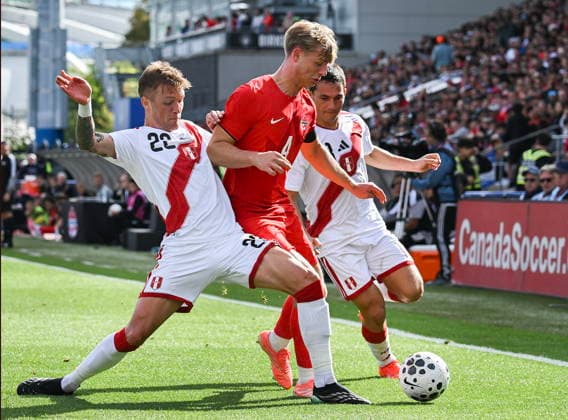 October 3, 2026, Montreal, Pq, Canada: Peru s Oliver Sonne (22) challenges Canada s Luc De Fougerolles (4) during first half International Friendly, Länderspiel, Nationalmannschaft soccer action in Montreal, on Saturday, Oct. 3, 2026. Canada News - October 3, 2026 - ZUMAc35_ 20261003_zaf_c35_032 Copyright: xGrahamxHughesx