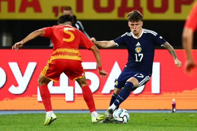 Gjorge Dzhekov of North Macedonia and Ben Gannon-Doak of Scotland in action. North Macedonia v Scotland, UEFA Nations League, Football, Nacionalna Arena Tose Proeski, Skopje, North Macedonia - 03 Oct 2026Skopje Nacionalna Arena Tose Proeski North Macedonia  Copyright: xNikolaxKrstic Shutterstockx 17184131dw