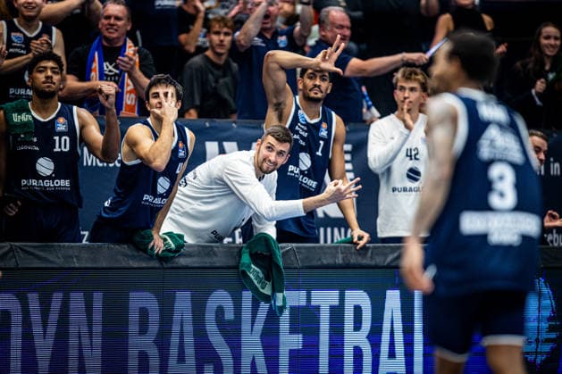 BB 1BL Men s Syntainics MBC vs. Ratiopharm Ulm: Celebrations on the bench during the 2026–2027 season in the 1st EasyCredit Bundesliga on Matchday 4 between Syntainics MBC and Ratiopharm Ulm at the Stadthalle in Weissenfels on October 3, 2026 in Weissenfels, Saxony-Anhalt, Germany