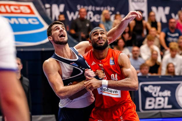 Jure Planinic (SYNTAINICS MBC), 44, guarded by Armel Traore (Ratiopharm Ulm), 94, one-on-one, duel, battle, GER, Syntainics MBC vs. Ratiopharm Ulm, basketball, 1st Bundesliga, Matchday 4, 2026–2027 season, October 3, 2026, GER, Syntainics MBC vs. Ratiopharm Ulm, Basketball, 1st Bundesliga, Matchday 4, 2026–2027 season, October 3, 2026, Weissenfels Copyright: xEibner-Pressefoto LauraxRoemerx EP_LRR