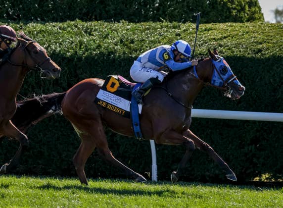 October 3, 2026, Lexington, Ky, USA: Joe Shiesty (6) ridden by Fernando De La Cruz wins the Woodford Stakes presented by Fanduel (Grade 2) on Coolmore Turf Mile Day at Keeneland in Lexington, Kentucky on October 3, 2026. Eclipse Sportswire CSM HORSE RACING 2026: Coolmore Turf Mile Day Keeneland OCT 03 - ZUMAcs17 20261003_faf_cs17_010 Copyright: xCaseyxLaughterx