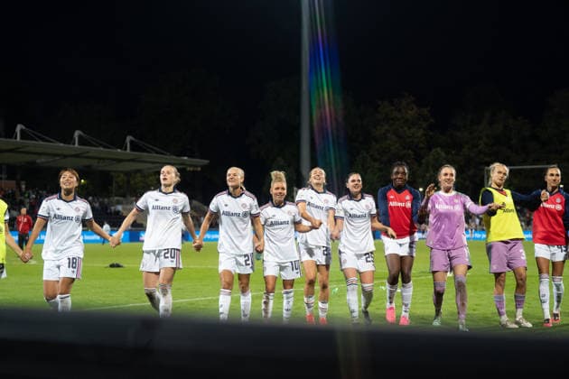 October 3, 2026, xhfmx, Soccer, Google Pixel, Women s Bundesliga, Eintracht Frankfurt, FC Bayern Munich: The FC Bayern Munich players celebrate their victory in Frankfurt with the fans in Frankfurt am Main
