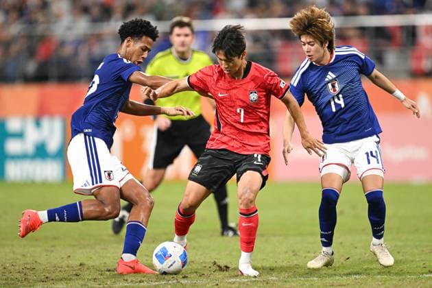 South Korea v Japan - 20th Asian Games Aichi-Nagoya TOYOTA, JAPAN - OCTOBER 03: EOM Jisung 7 of South Korea in action during the Football Men s Final Match between South Korea and Japan on day fourteen of the 20th Asian Games Aichi-Nagoya at Toyota Stadium on October 03, 2026 in Toyota, Aichi, Japan. Stringer Anadolu Tokyo Japan. Editorial use only. Please get in touch for any other usage.  Copyright: x2026xAnadoluxStringerx