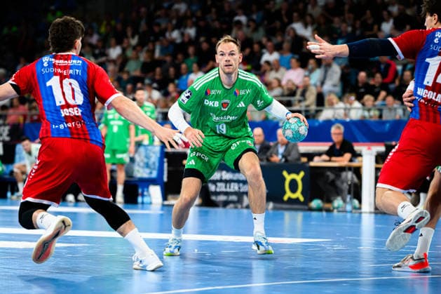 Bietigheim HBL 26 27 SG BBM Bietigheim Fuechse Berlin (from left) Jonas Josef (Bietigheim), Mathias Gidsel (Berlin) Bietigheim Bissingen Egetrans Arena Baden-Württemberg Germany