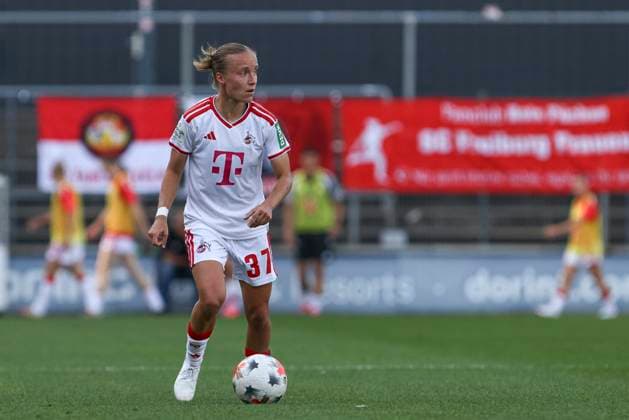 Beke Sterner of 1 FC Köln in action, on the ball, making a solo run during the Women s Bundesliga match between 1 FC Köln and SC Freiburg, Franz Kremer Stadium on October 3, 2026, in Cologne, Germany. Photo by Oliver Kaelke, DeFodi Images. Beke Sterner of 1 FC Köln controls the ball during the Bundesliga match between 1 FC Köln and SC Freiburg at Franz Kremer Stadium on October 3, 2026 in Cologne, Germany. Photo by Oliver Kaelke, DeFodi Images. DFB and DFL regulations prohibit any use of photographs as image sequences and or quasi-video. Photo by Oliver Kaelke, DeFodi Images.