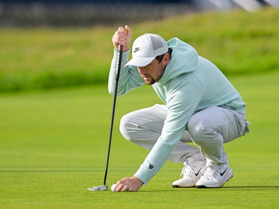 Alfred Dunhill Links Championship Alex Fitzpatrick lines up a ball during the Alfred Dunhill Links Championship at St Andrews, St Andrews 03 10 2026 UK Newspapers OUT Copyright: xKrisxCargillx FIL-24023-0043