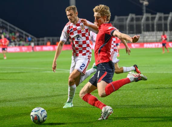 03 October 2026 - Croatia v England - UEFA Nations League - Stadion HNK - Rijeka - Croatia. Croatia v England - UEFA Nations League - Stadion HNK - Rijeka - Croatia. England s Anthony Gordon in action. Picture : Mark Pain RIJEKA CROATIA  Copyright: xMarkxPainx