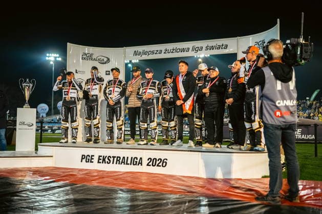 Lublin 03.10.2026 Zuzel. DMP - Druzynowe Mistrzostwa Polski 2026, runda 18 - mecz o 3 miejsce. PGE Ekstraliga sezon 2026. --- Speedway. Round 18 - 3rd place match. PGE Extraleague season 2026: Orlen Oil Motor Lublin - Fogo Unia Leszno. Persons shown: druzyna i sztab motoru lublin Fot. Kazimierz Kozuch Arena Akcji NEWSPIX.PL --- newspix.pl POLAND OUT!