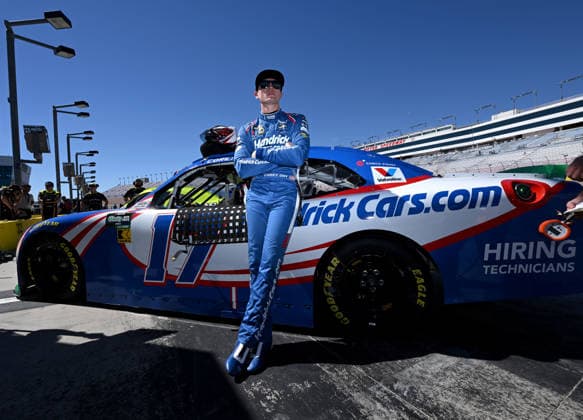 LAS VEGAS, NV - OCTOBER 03: Corey Day ( 17 Hendrick Motorsports HendrickCars.com Chevrolet) stands next to his race car his pole winning qualfiying run for the NASCAR, Motorsport, USA O™Reilly Auto Parts Series Focused Health 302 playoff race at Las Vegas Motor Speedway Saturday Oct. 3, 2026 in Las Vegas, Nevada. (Photo by Will Lester Icon Sportswire) AUTO: OCT 03 NASCAR O™Reilly Auto Parts Series Focused Health 302 EDITORIAL USE ONLY Icon26100304982