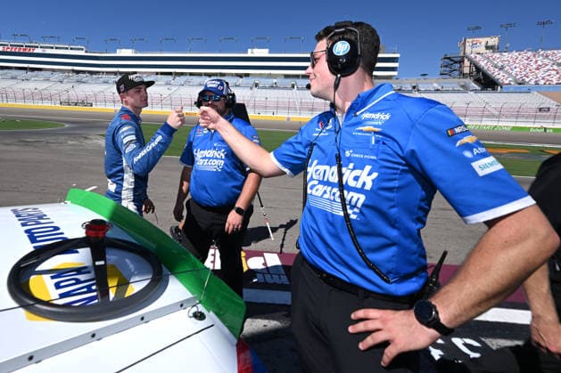 LAS VEGAS, NV - OCTOBER 03: Corey Day ( 17 Hendrick Motorsports HendrickCars.com Chevrolet) is congratulated by crew members after winning the pole for the NASCAR, Motorsport, USA O™Reilly Auto Parts Series Focused Health 302 playoff race at Las Vegas Motor Speedway Saturday Oct. 3, 2026 in Las Vegas, Nevada. (Photo by Will Lester Icon Sportswire) AUTO: OCT 03 NASCAR O™Reilly Auto Parts Series Focused Health 302 EDITORIAL USE ONLY Icon26100305032