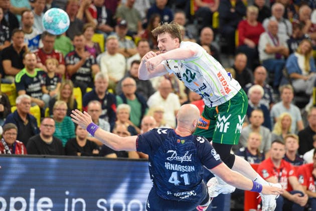 Handball I Men I 2026–2027 Season I Bundesliga I Matchday 7 I SG Flensburg Handewitt vs. HC Hamburg I October 3, 2026; from left: Arnar Freyr Arnasson 30, SG Flensburg Handewitt, Erik Persson, 22, Frisch Auf Göppingen Copyright: xLobeca JanxKirschnerx
