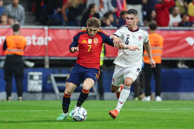 October 3, 2026, Oviedo, Asturias, Spain: Victor Munoz of Spain and Jiri Slama of Czech Republic compete for the ball during the UEFA Nations League 2026 27 group phase match between Spain and Czech Republic at Carlos Tartiere stadium on October 03, 2026, in Oviedo, Spain. Oviedo Spain - ZUMAa181 20261003_zaa_a181_129 Copyright: xIrinaxR.xHx