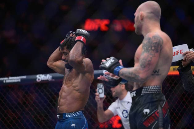 October 3, 2026, Salt Lake, Utah, USA: JACOBE SMITH defeated BRUCE WHITEHEAD by TKO (ground-and-pound) at 1:32 of Round 1 during UFC 332 at the Delta Arena in Utah. UFC 332: Jacobe Smith Defeated Bruce Whitehead By TKO (Ground-And-Pound) At 1:32 Of Round 1  - ZUMAo117 20261003_zsp_o117_004 Copyright: xMikaelxOnax
