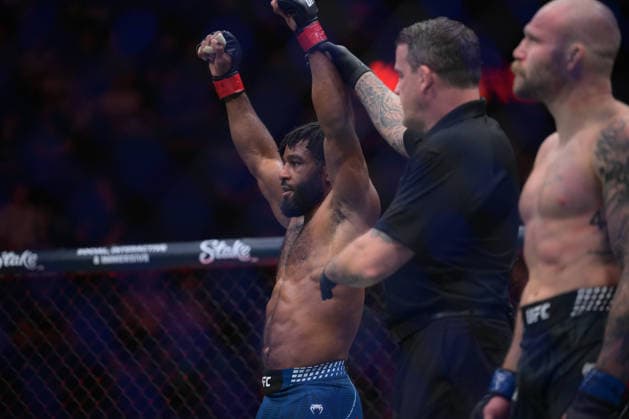 October 3, 2026, Salt Lake, Utah, USA: JACOBE SMITH defeated BRUCE WHITEHEAD by TKO (ground-and-pound) at 1:32 of Round 1 during UFC 332 at the Delta Arena in Utah. UFC 332: Jacobe Smith Defeated Bruce Whitehead By TKO (Ground-And-Pound) At 1:32 Of Round 1  - ZUMAo117 20261003_zsp_o117_005 Copyright: xMikaelxOnax
