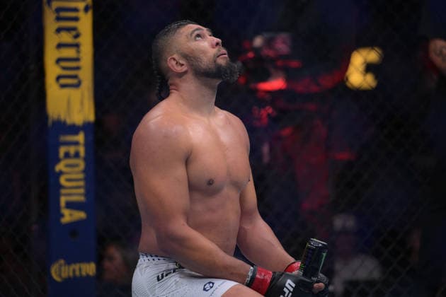 October 3, 2026, Salt Lake City, Utah, USA: JOHNNY WALKER defeated MICK PARKIN by KO (knee) at 3:35 of Round 1during UFC 332 at the Delta Arena in Utah. UFC 332: JJohnny Walker Defeated Mick Parkin By KO - ZUMAo117 20261003_zsp_o117_012 Copyright: xMikaelxOnax