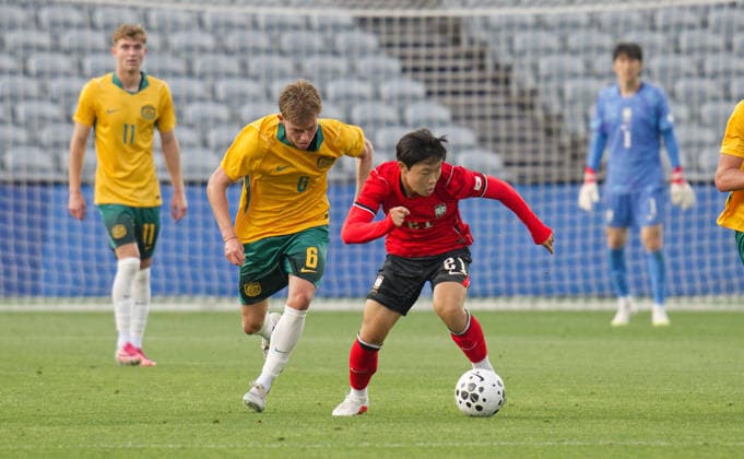 October 3, 2026, Gosford, Australia: Oliver Randazzo (L) of Australia football team and Kim Yegeon (R) of Korea Republic football team seen in action during the U23 International Friendlies match between Australia and Korea Republic held at polytec Stadium. Final score; Australia 1:2 Korea Republic. Gosford Australia - ZUMAs197 20261003_aaa_s197_165 Copyright: xLuisxVeniegrax