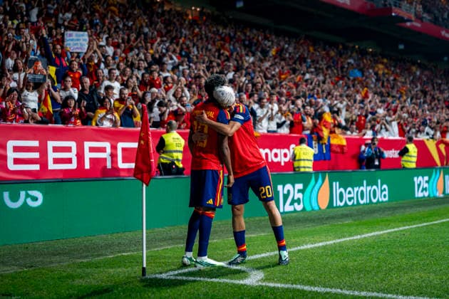 Spain v Czechia - UEFA Nations League 2026 27 Group A3 MD3 OVIEDO, SPAIN - OCTOBER 3: Lamine Yamal of Spain (L) celebrates his goal with Pedri of Spain (R) during the UEFA Nations League 2026 27 group phase match between Spain and Czechia at Estadio Carlos Tartiere on October 3, 2026 in Oviedo, Spain. Oviedo Estadio Carlos Tartiere Oviedo Spain Copyright: xAlbertoxGardinx AGardin_20261003_Foot_Spa_Cze_0498