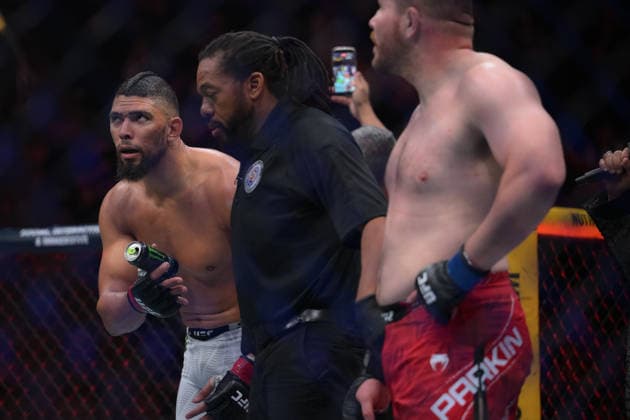 October 3, 2026, Salt Lake City, Utah, USA: JOHNNY WALKER defeated MICK PARKIN by KO (knee) at 3:35 of Round 1during UFC 332 at the Delta Arena in Utah. Salt Lake City USA - ZUMAo117 20261003_zsp_o117_020 Copyright: xMikaelxOnax
