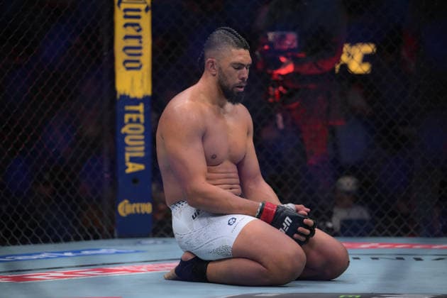 October 3, 2026, Salt Lake City, Utah, USA: JOHNNY WALKER defeated MICK PARKIN by KO (knee) at 3:35 of Round 1during UFC 332 at the Delta Arena in Utah. Salt Lake City USA - ZUMAo117 20261003_zsp_o117_021 Copyright: xMikaelxOnax