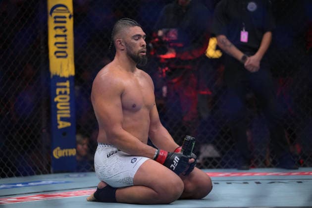October 3, 2026, Salt Lake City, Utah, USA: JOHNNY WALKER defeated MICK PARKIN by KO (knee) at 3:35 of Round 1during UFC 332 at the Delta Arena in Utah. Salt Lake City USA - ZUMAo117 20261003_zsp_o117_025 Copyright: xMikaelxOnax