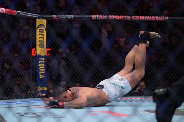 October 3, 2026, Salt Lake City, Utah, USA: JOHNNY WALKER defeated MICK PARKIN by KO (knee) at 3:35 of Round 1during UFC 332 at the Delta Arena in Utah. Salt Lake City USA - ZUMAo117 20261003_zsp_o117_029 Copyright: xMikaelxOnax